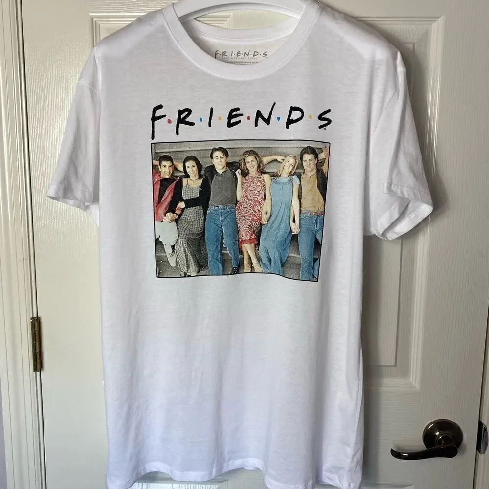 FRIENDS JUNIOR’S SIZE MEDIUM PHOTOGRAPH TShirt